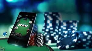PKPK555 Online Poker Table — Texas Hold'em ဗျူဟာဆိုင်ရာ ကတ်ချပ်ဆုပ်ကိုင်နေသောမျက်ကွင်း